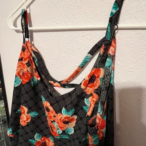 Torrid tiered floral adjustable strap Size 2 cami - Picture 3 of 5